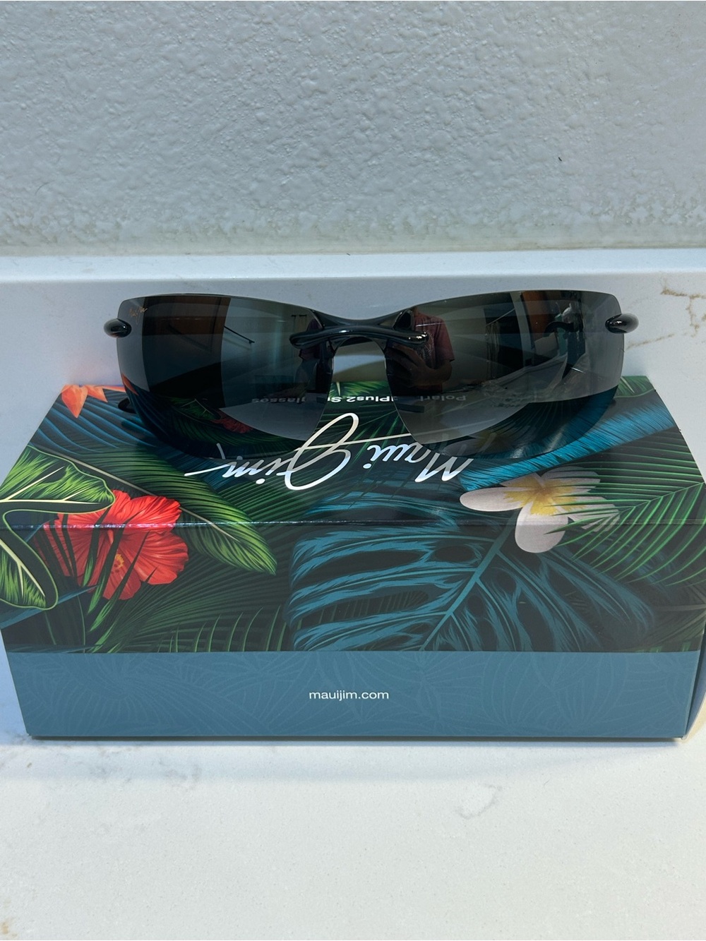 Maui Jim Unisex Banyans Gloss Black Rimless Wraparound Sunglasses NIB - Picture 2 of 10